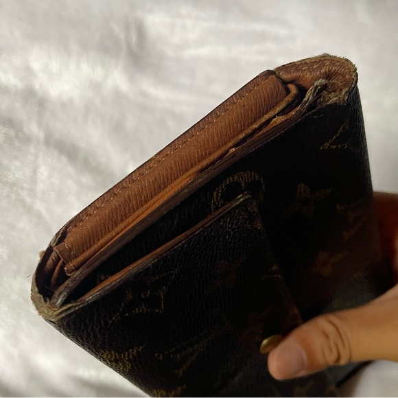 Authentic LV Sarah wallet - Picture 12 of 15